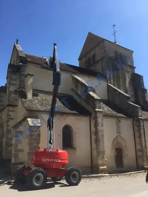 Nos réalisations,expertise,excellence,SAVOIR-FAIRE,INCOMPARABLE nos realisation nettoyage demoussage facade eglise a beaune habitatclean.fr